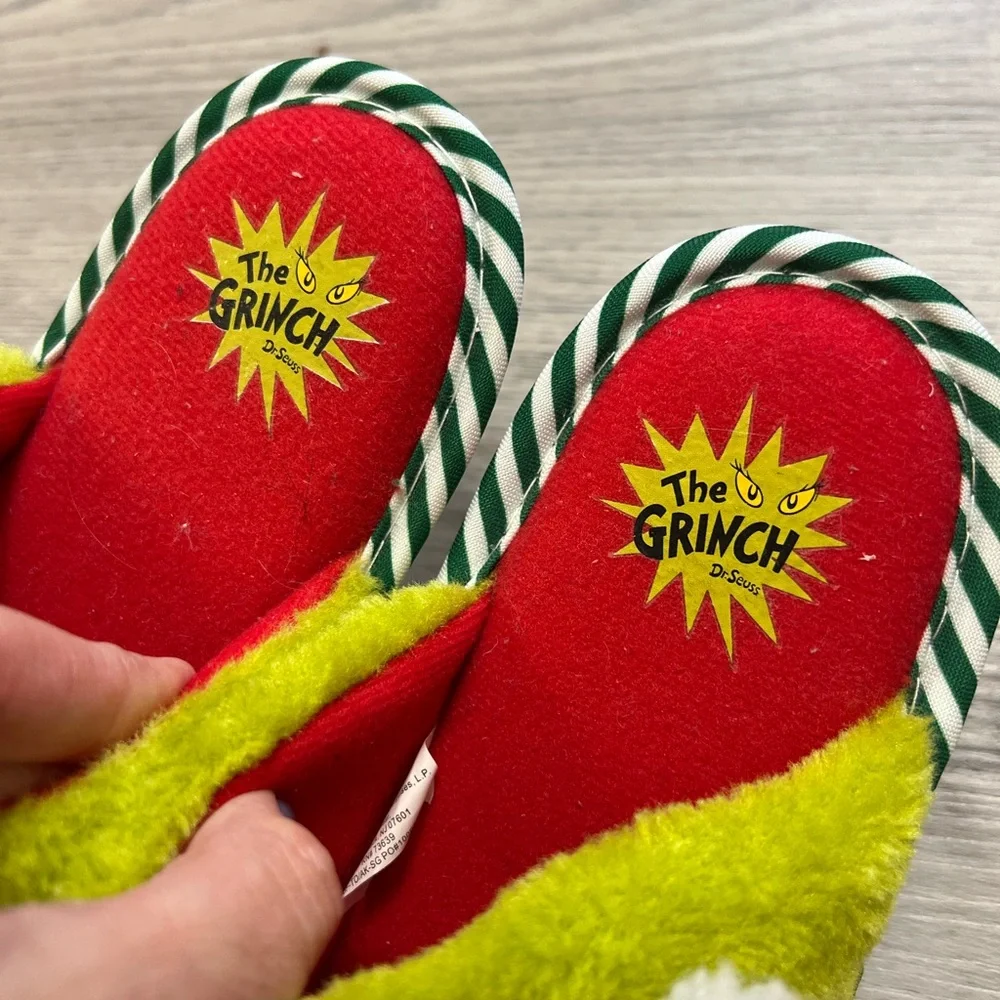 Youth The Grinch slippers. Size 13/1